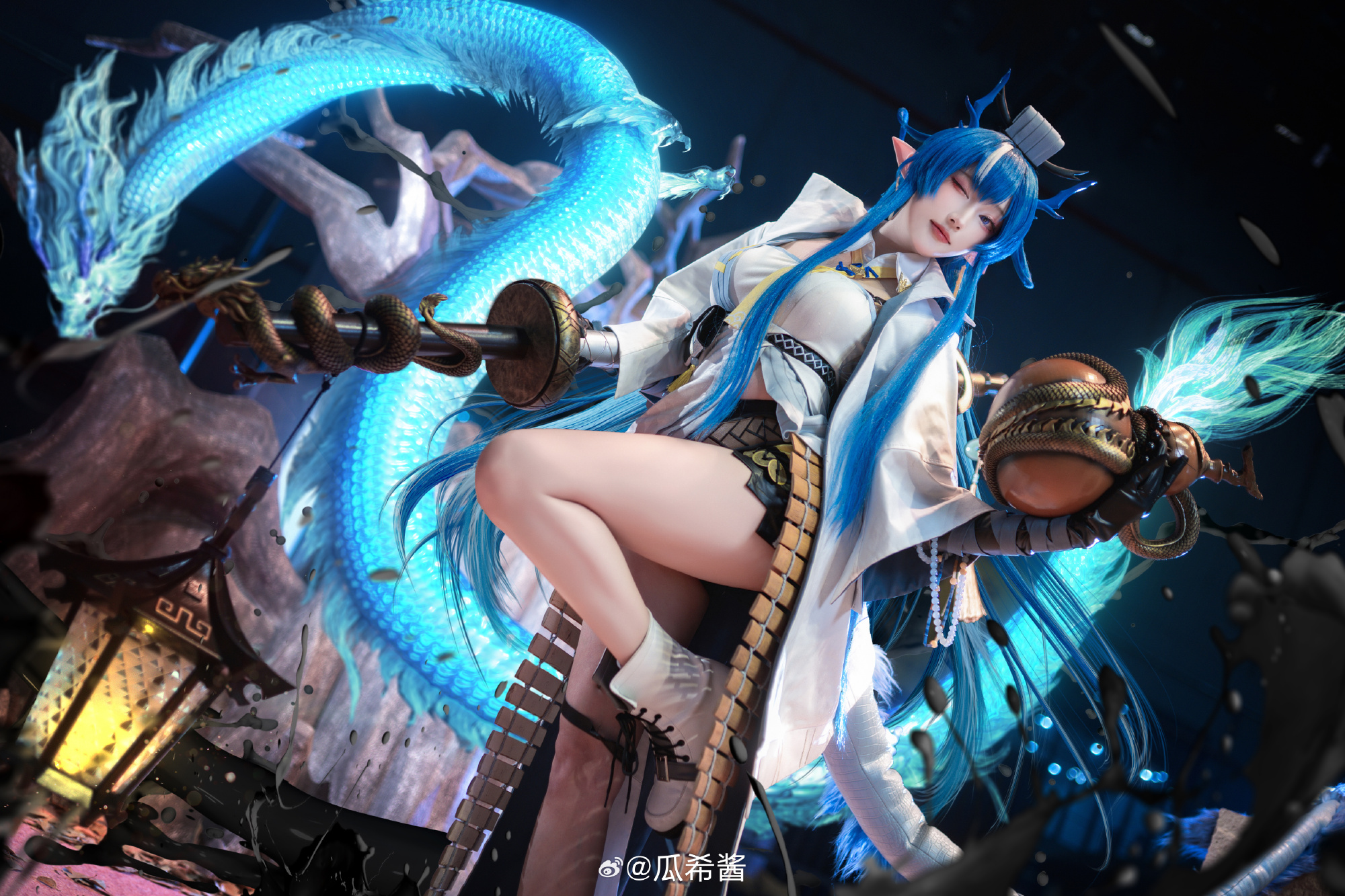 [COSPLAY] 尚未见天开月明，海走冰散，真等到世人皆醒，也不过枯枝一新芽，真要大醉一场，还为时尚早……博士呀，你咋能说我醉了呢？ 明日方舟@瓜希酱