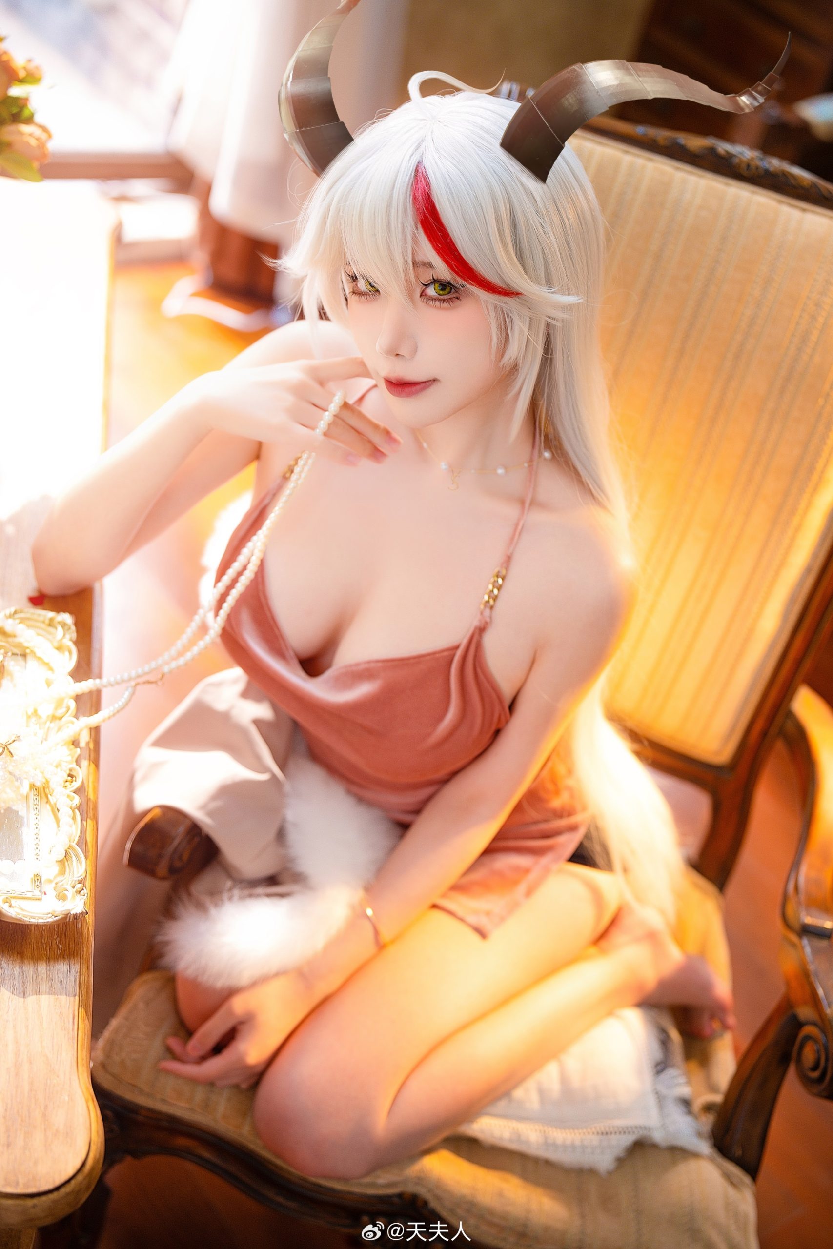 [COSPLAY] 指挥官，和我一起享受午后的闲暇时光吧，只有我们两个哦～ 碧蓝航线 埃吉尔@天夫人