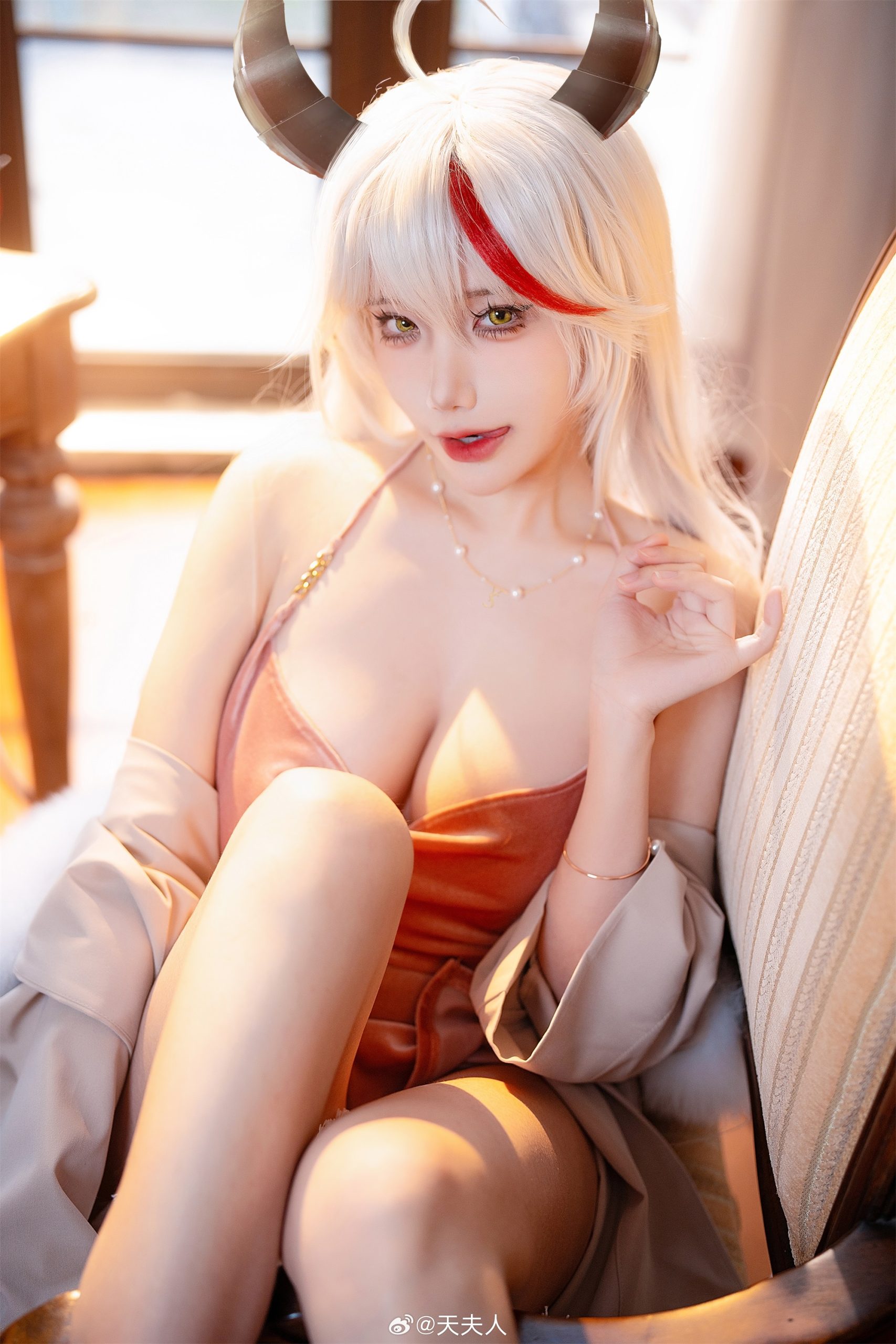 [COSPLAY] 指挥官，和我一起享受午后的闲暇时光吧，只有我们两个哦～ 碧蓝航线 埃吉尔@天夫人