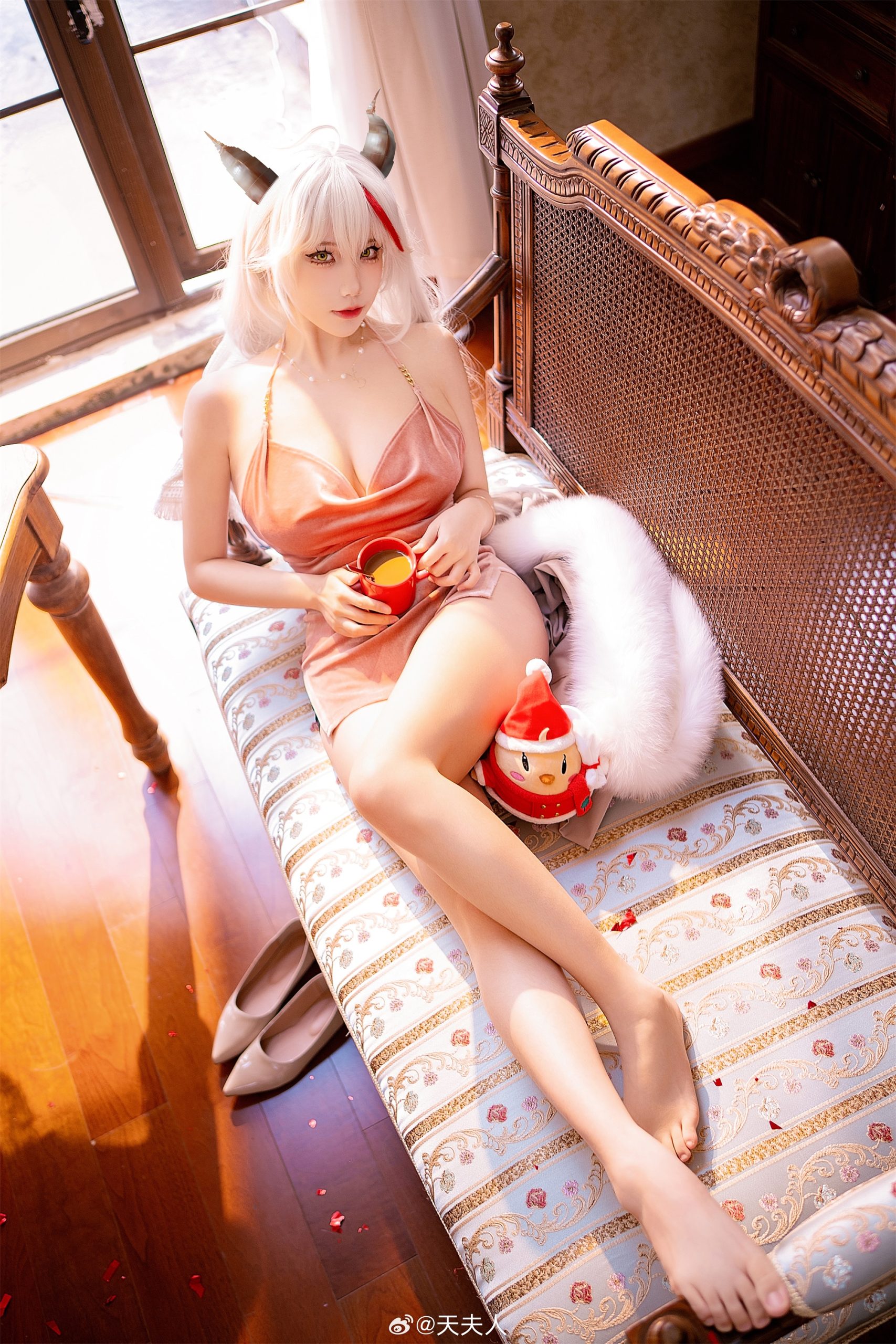 [COSPLAY] 指挥官，和我一起享受午后的闲暇时光吧，只有我们两个哦～ 碧蓝航线 埃吉尔@天夫人