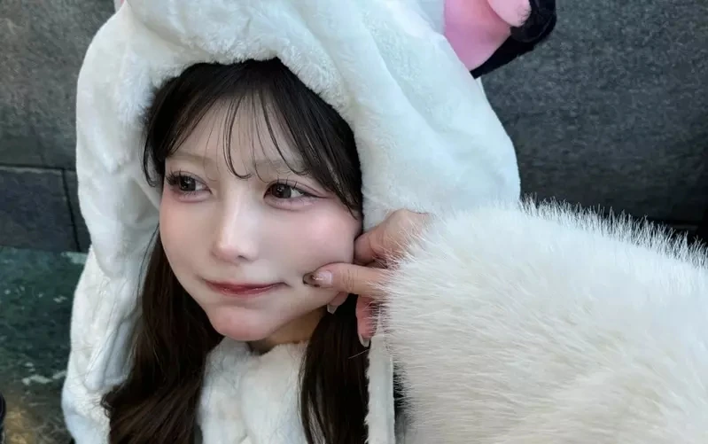 正妹网友分享这种拍照方法真可爱《捏脸照相》网友也跟着分享自己的实验照片，只是感觉一整个失控歪楼了