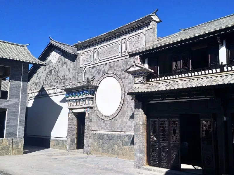 白族门楼讲解,白族门楼特点,白族的建筑风格是什么_大山谷图库